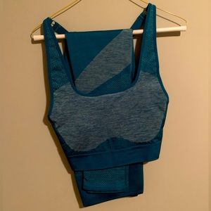 Fabletics pants and sports bra. Never worn. Just didn’t fit right